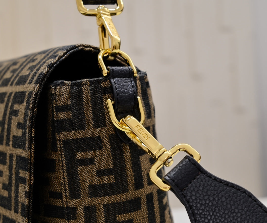 Bolsa grande para baguette con monograma