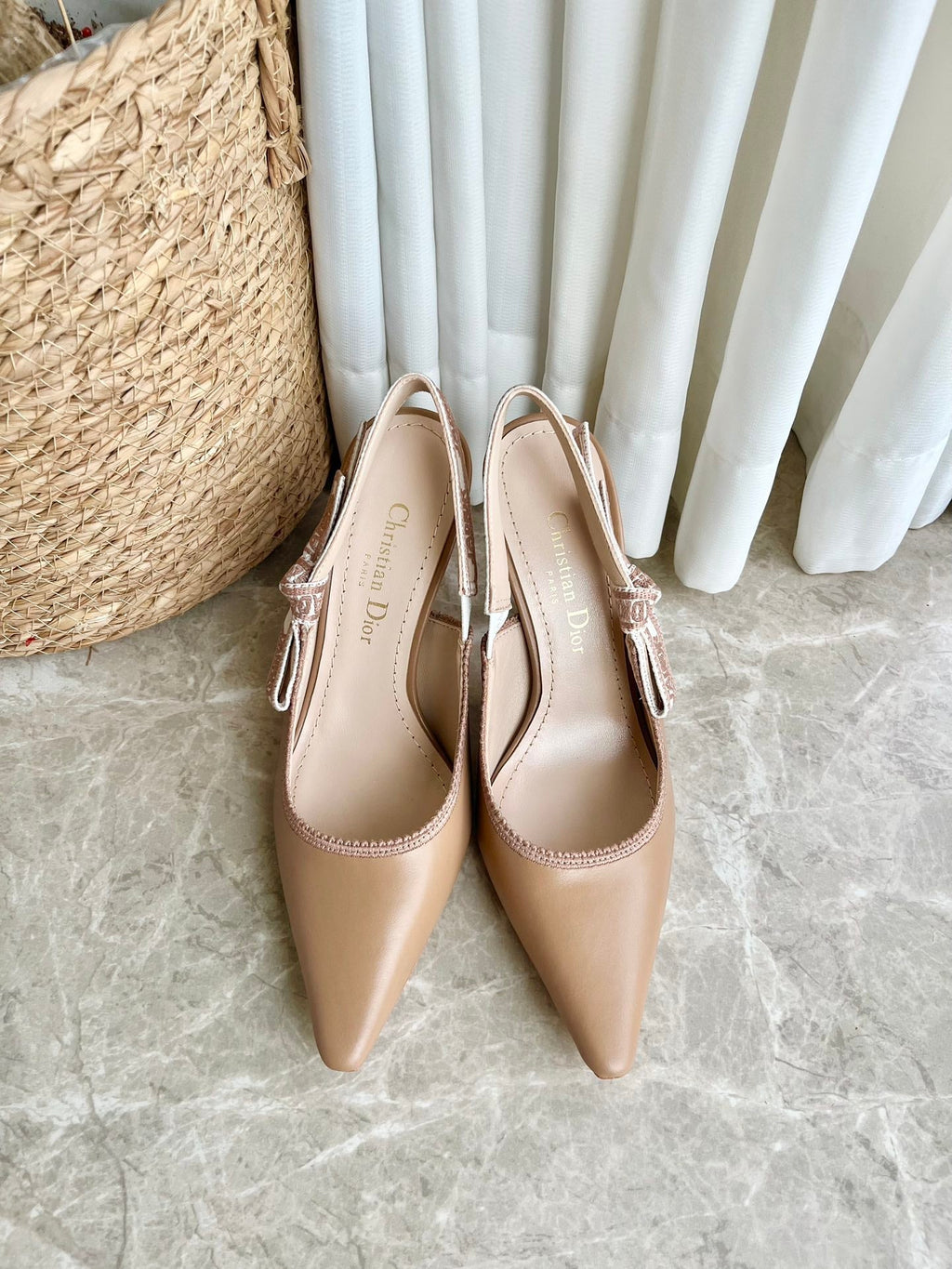 Tacones de salón con jacquard bordado