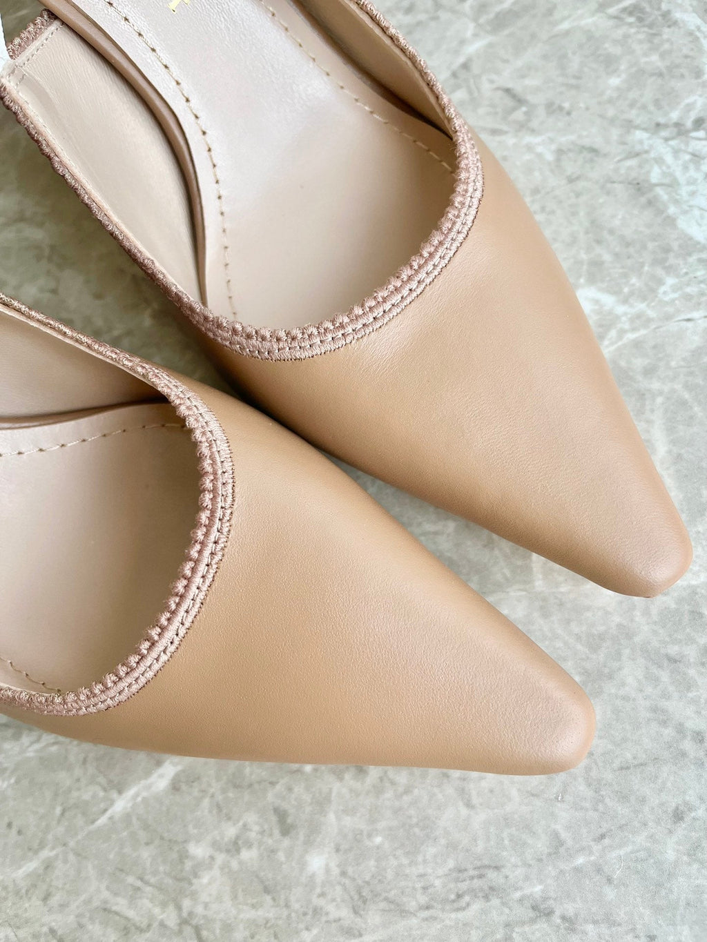 Tacones de salón con jacquard bordado