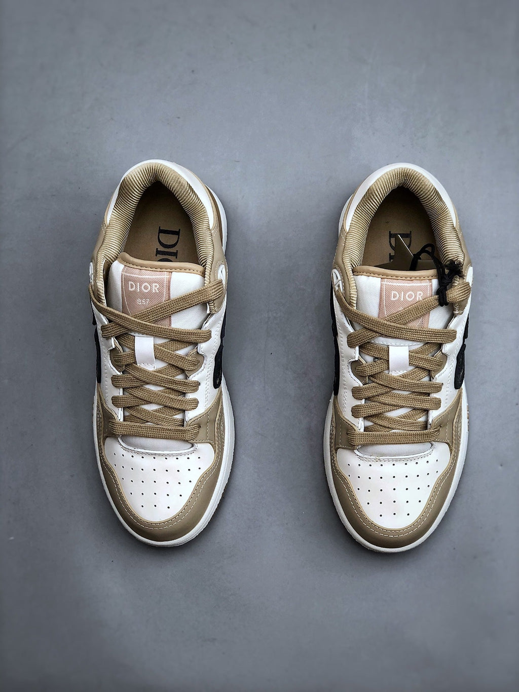 Zapatillas bajas inspiradas en el B57