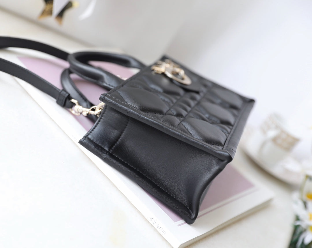 Bolso de mano estilo libro pequeño – Piel negra (21,5 cm)