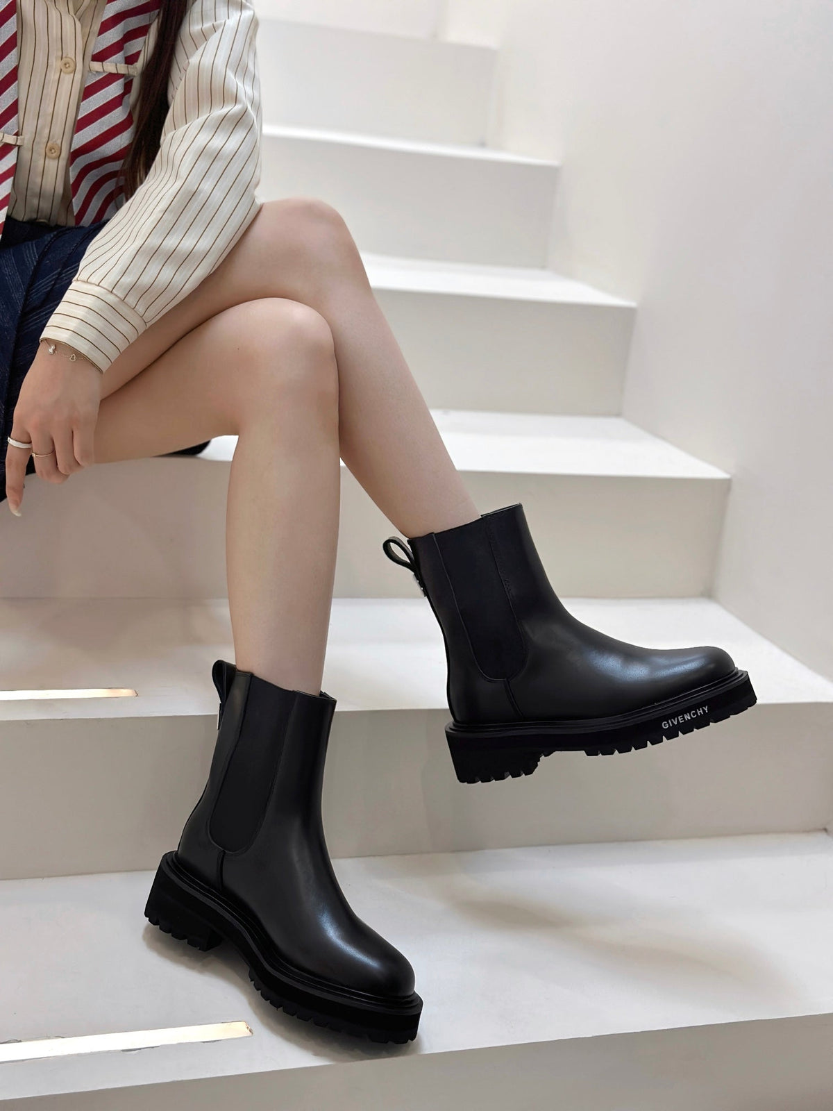 Botines de piel negra para mujer