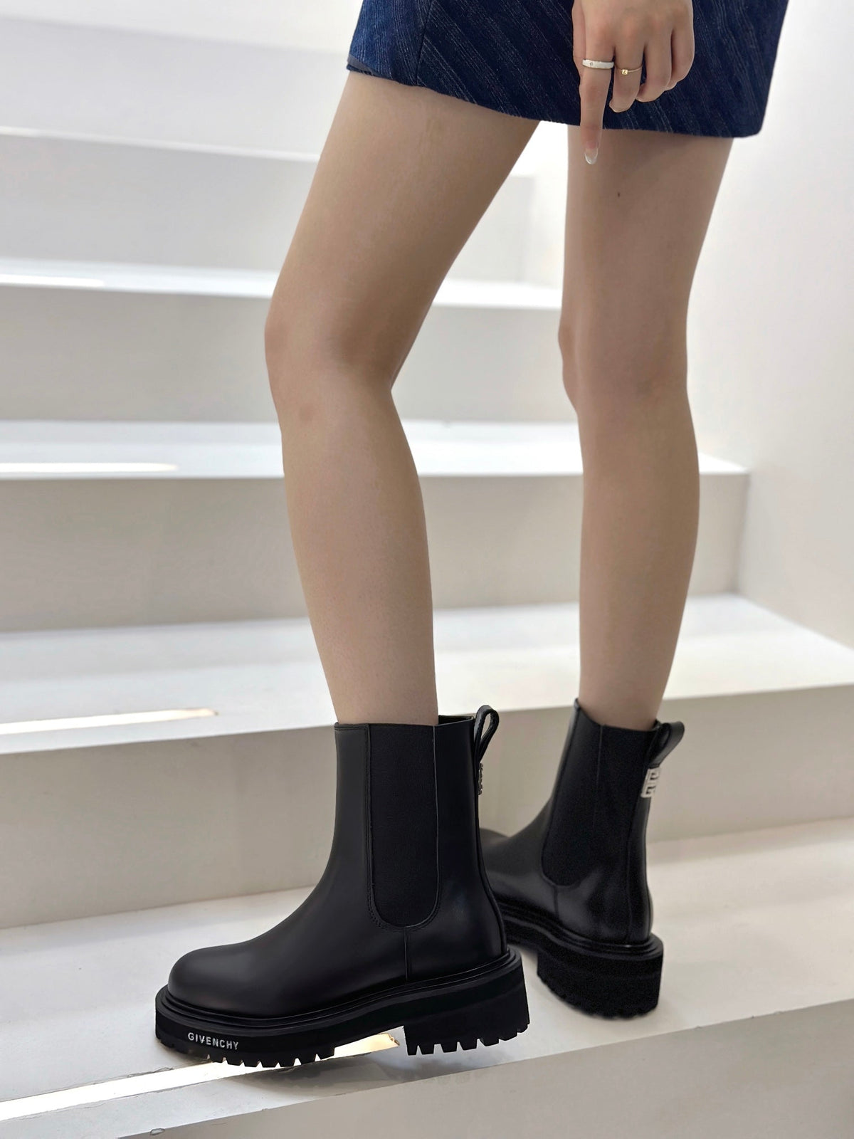Botines de piel negra para mujer