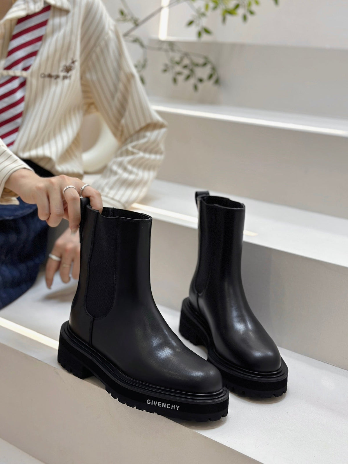 Botines de piel negra para mujer