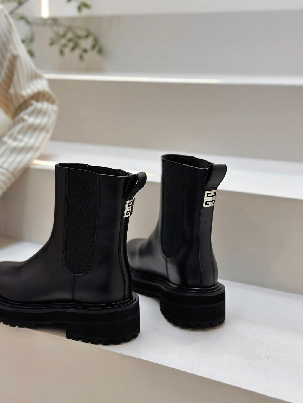 Botines de piel negra para mujer