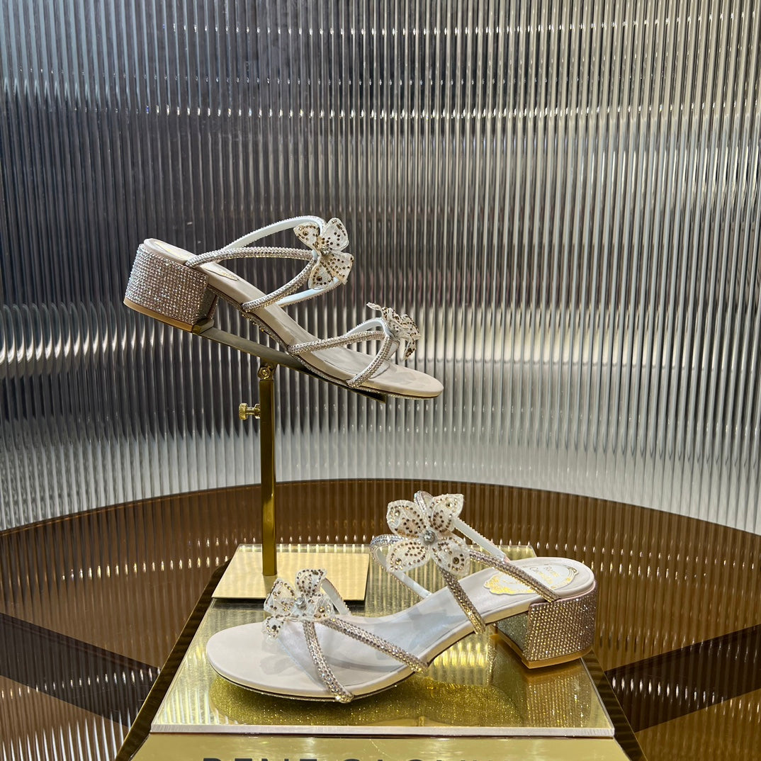 Sandalias de cristal con flores de encaje