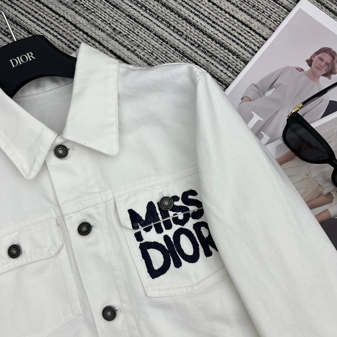 Chaqueta vaquera con logo bordado