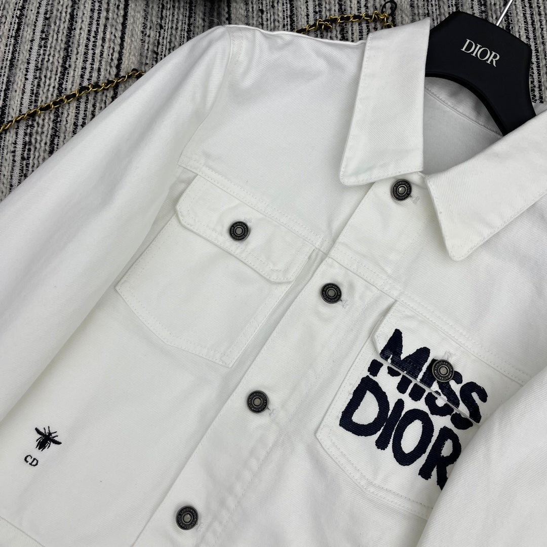 Chaqueta vaquera con logo bordado