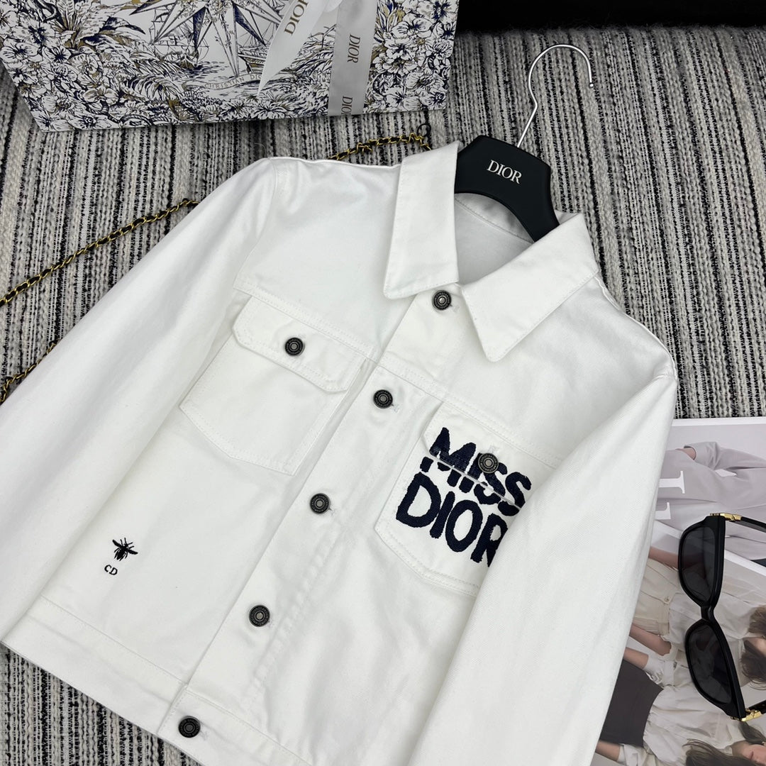 Chaqueta vaquera con logo bordado