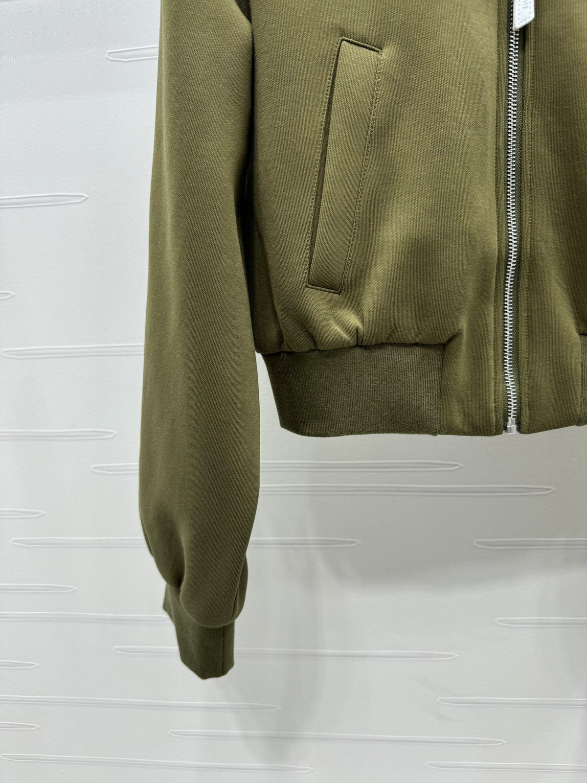 Chaqueta MM color caqui con cremallera
