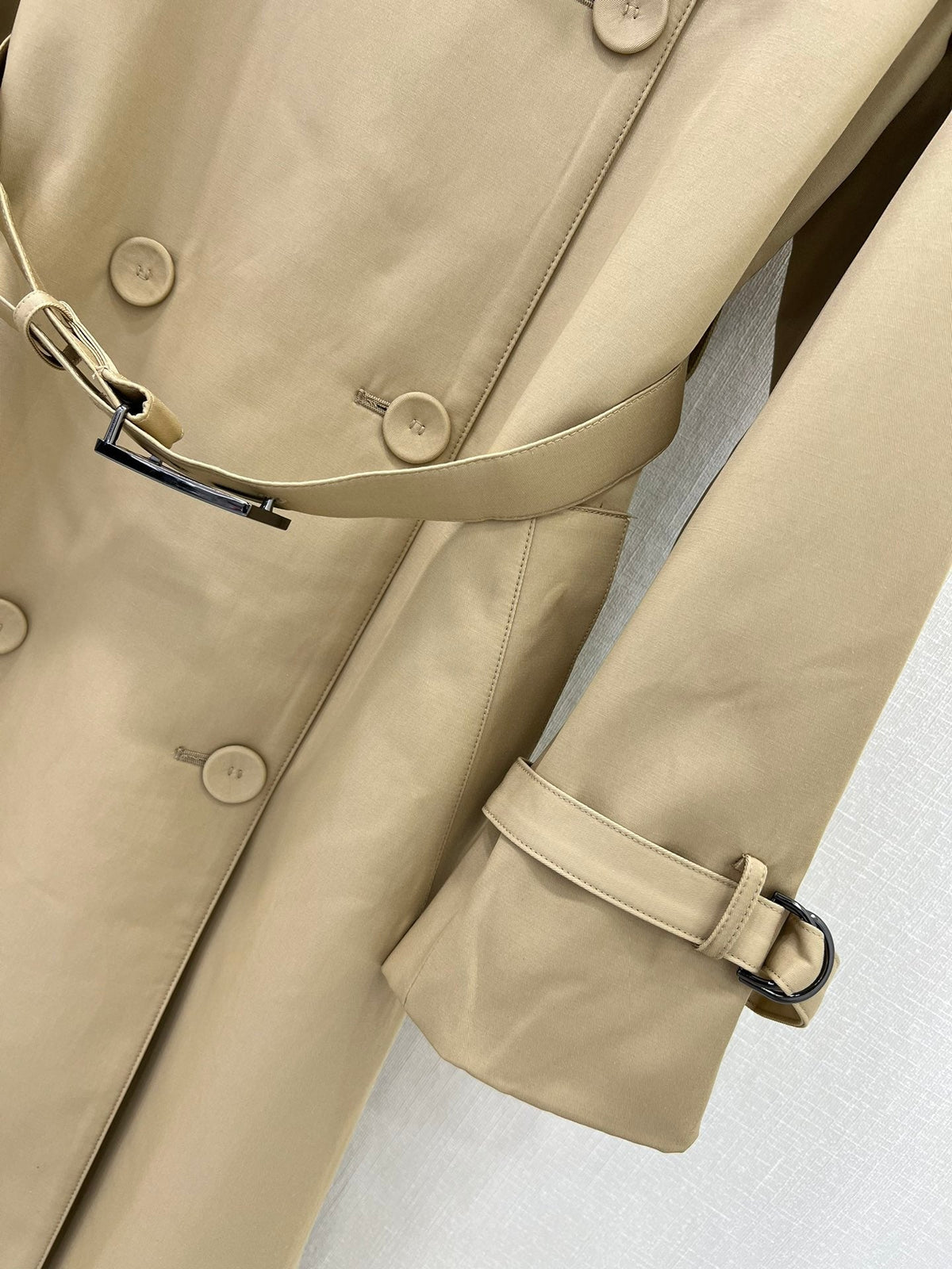 Gabardina con cinturón