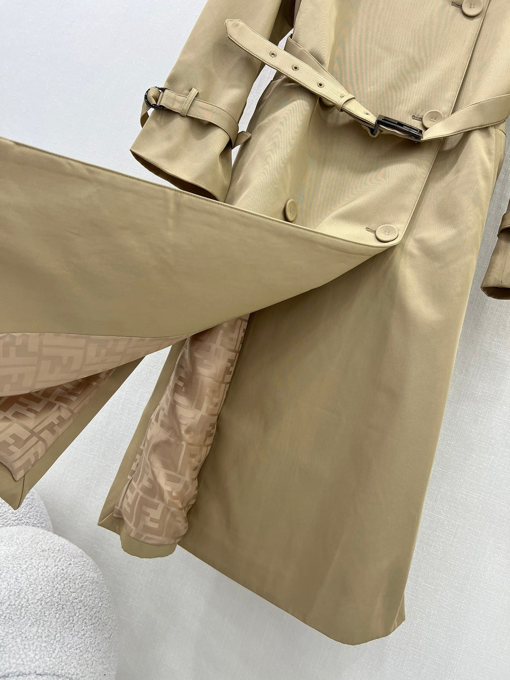 Gabardina con cinturón