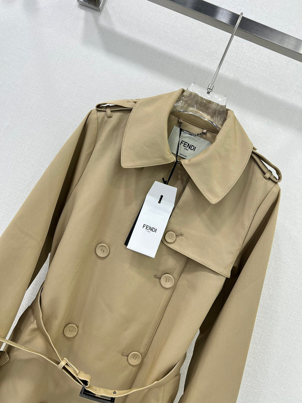 Gabardina con cinturón