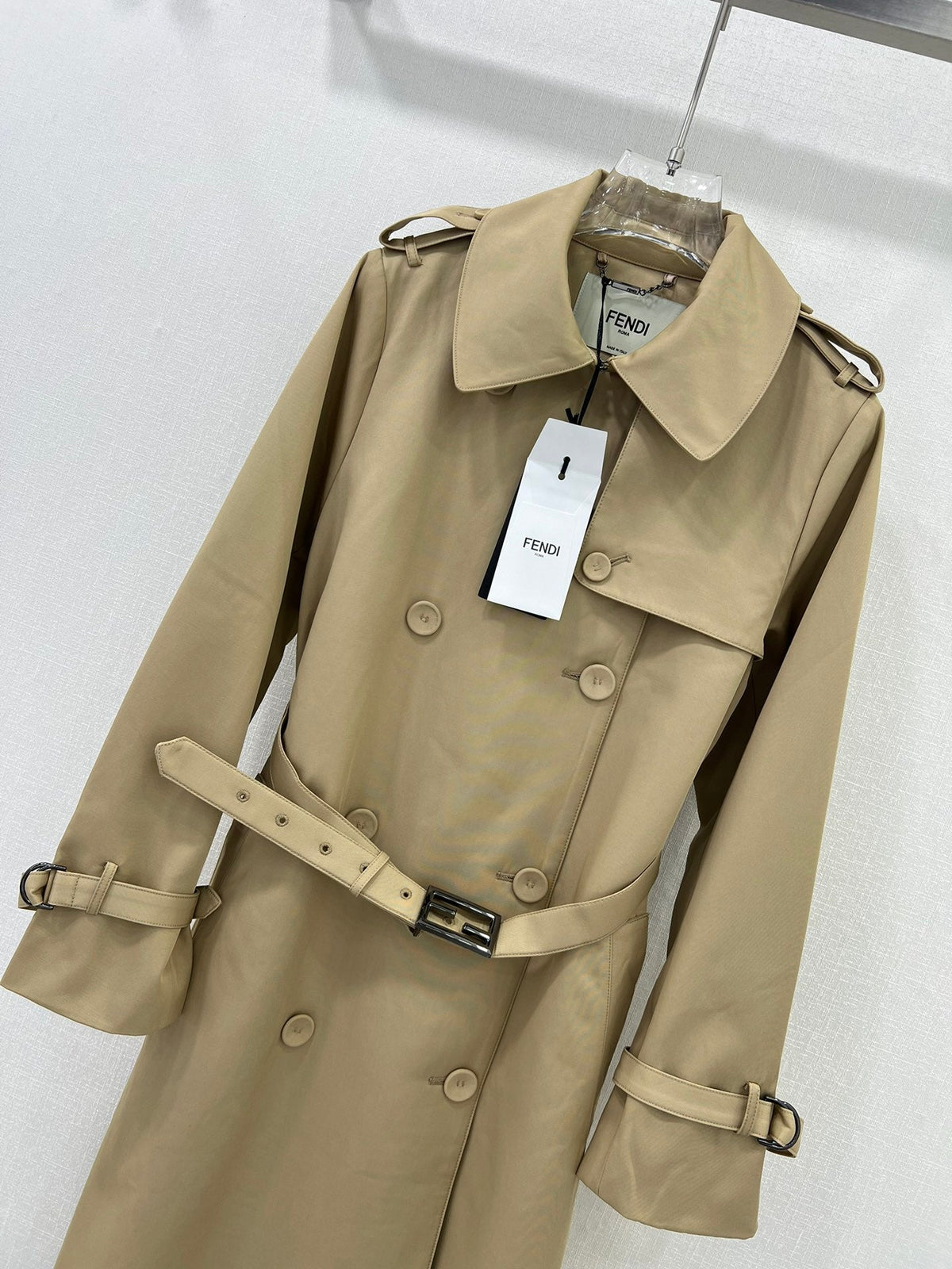 Gabardina con cinturón