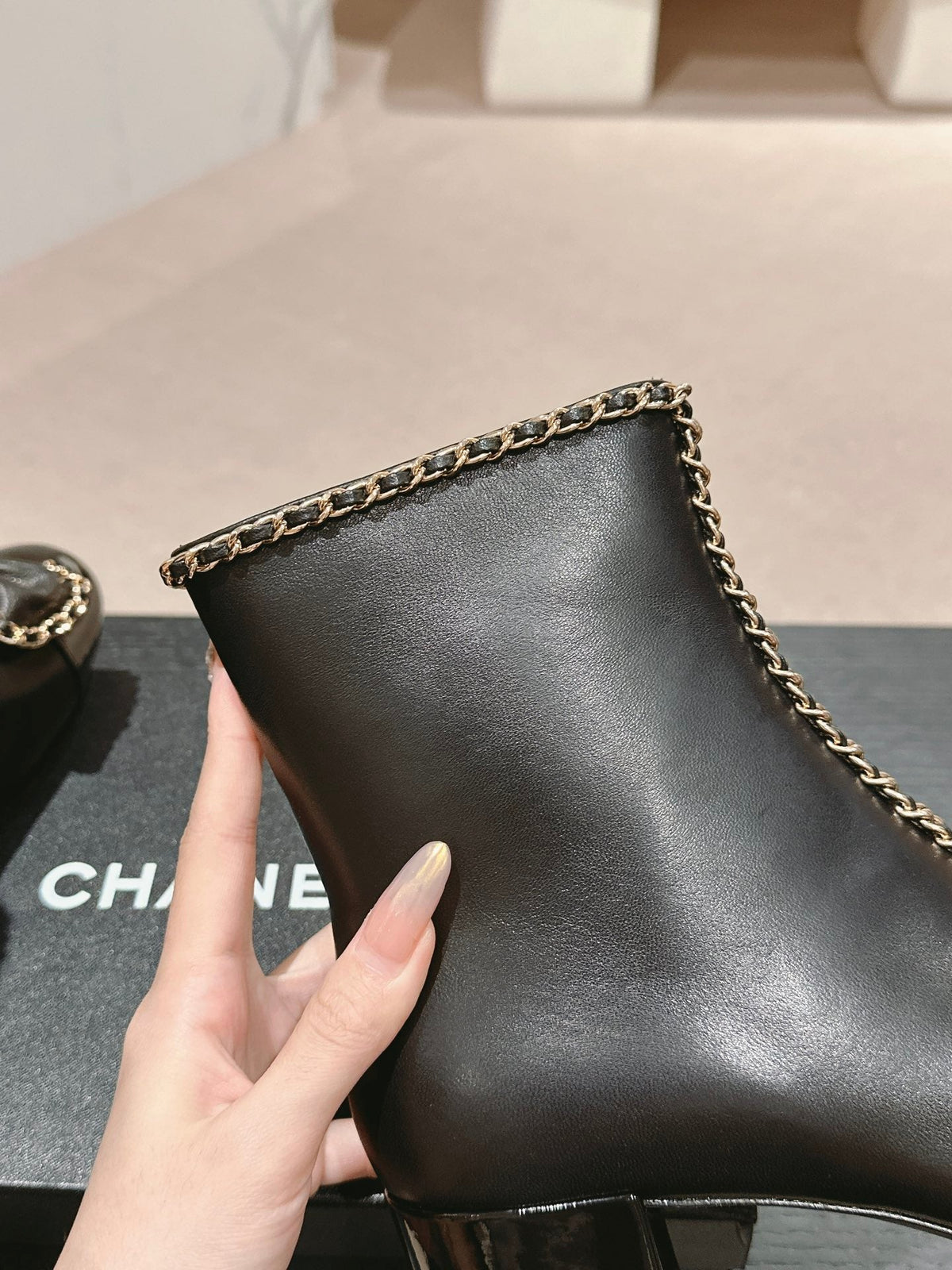 Botas altas de cuero bordadas para mujer