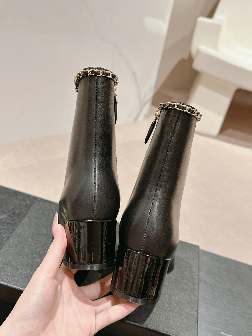 Botas altas de cuero bordadas para mujer