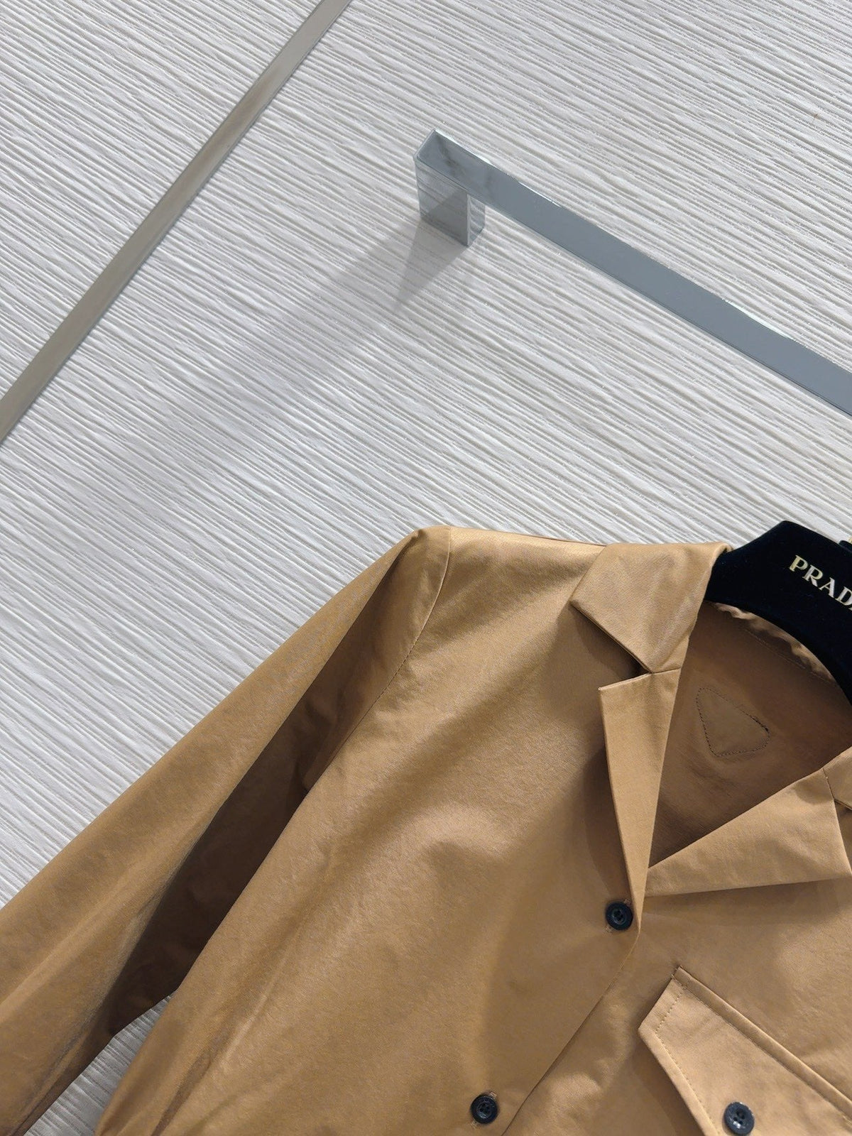 Camisa clásica estilo boyfriend con corbata
