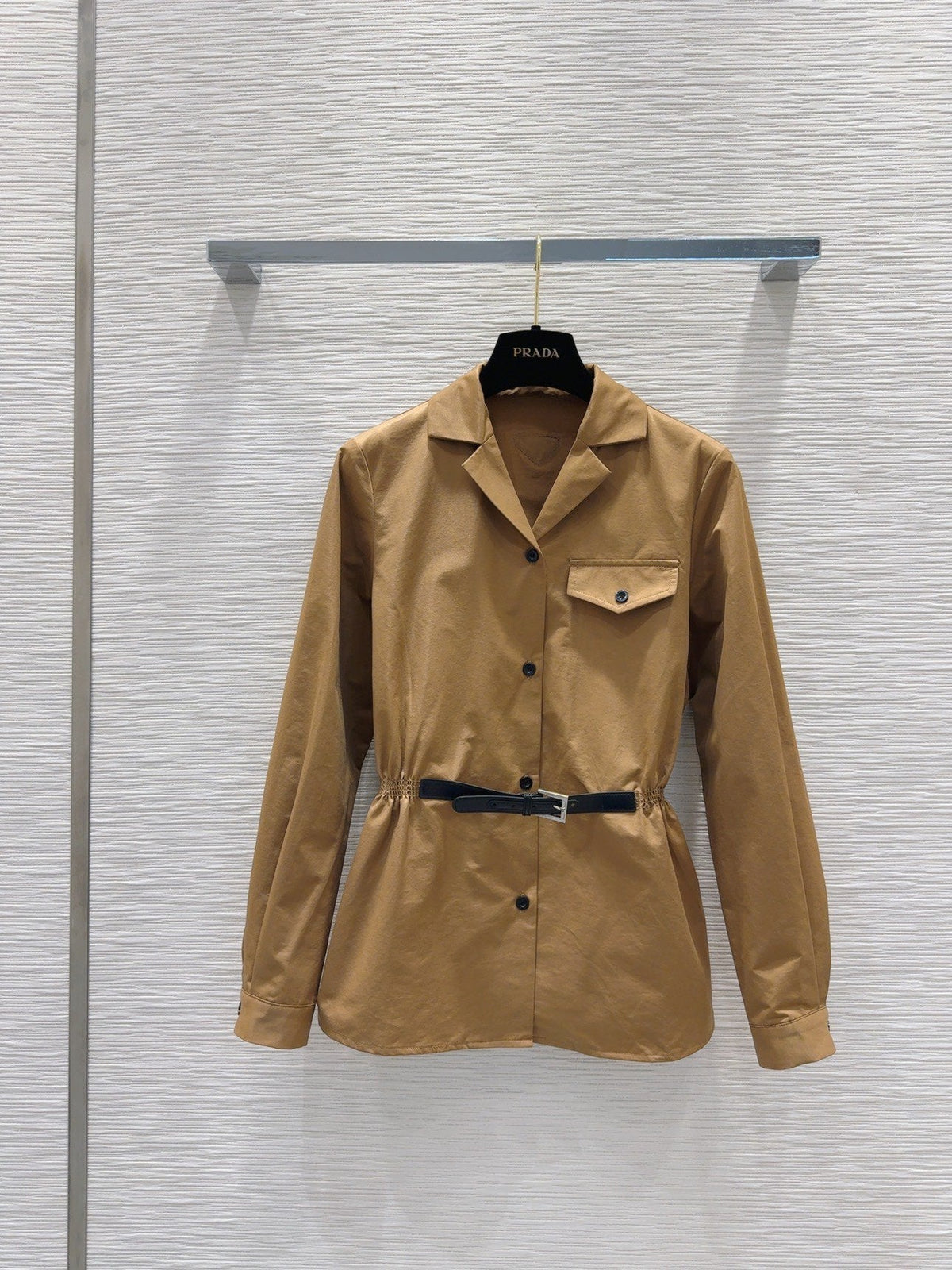 Camisa clásica estilo boyfriend con corbata