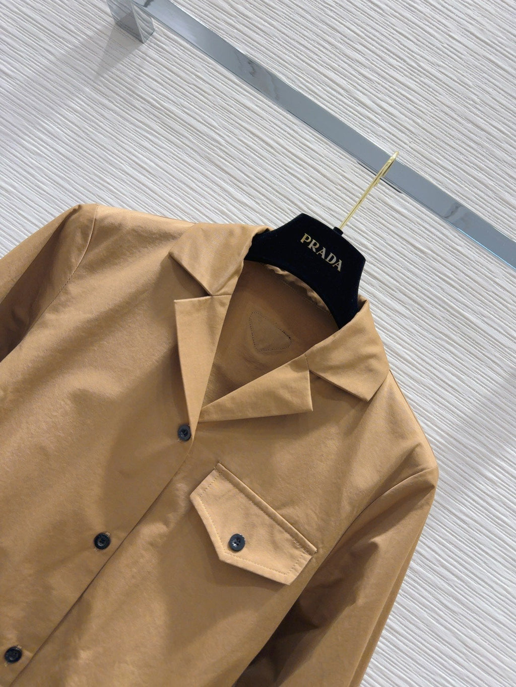 Camisa clásica estilo boyfriend con corbata