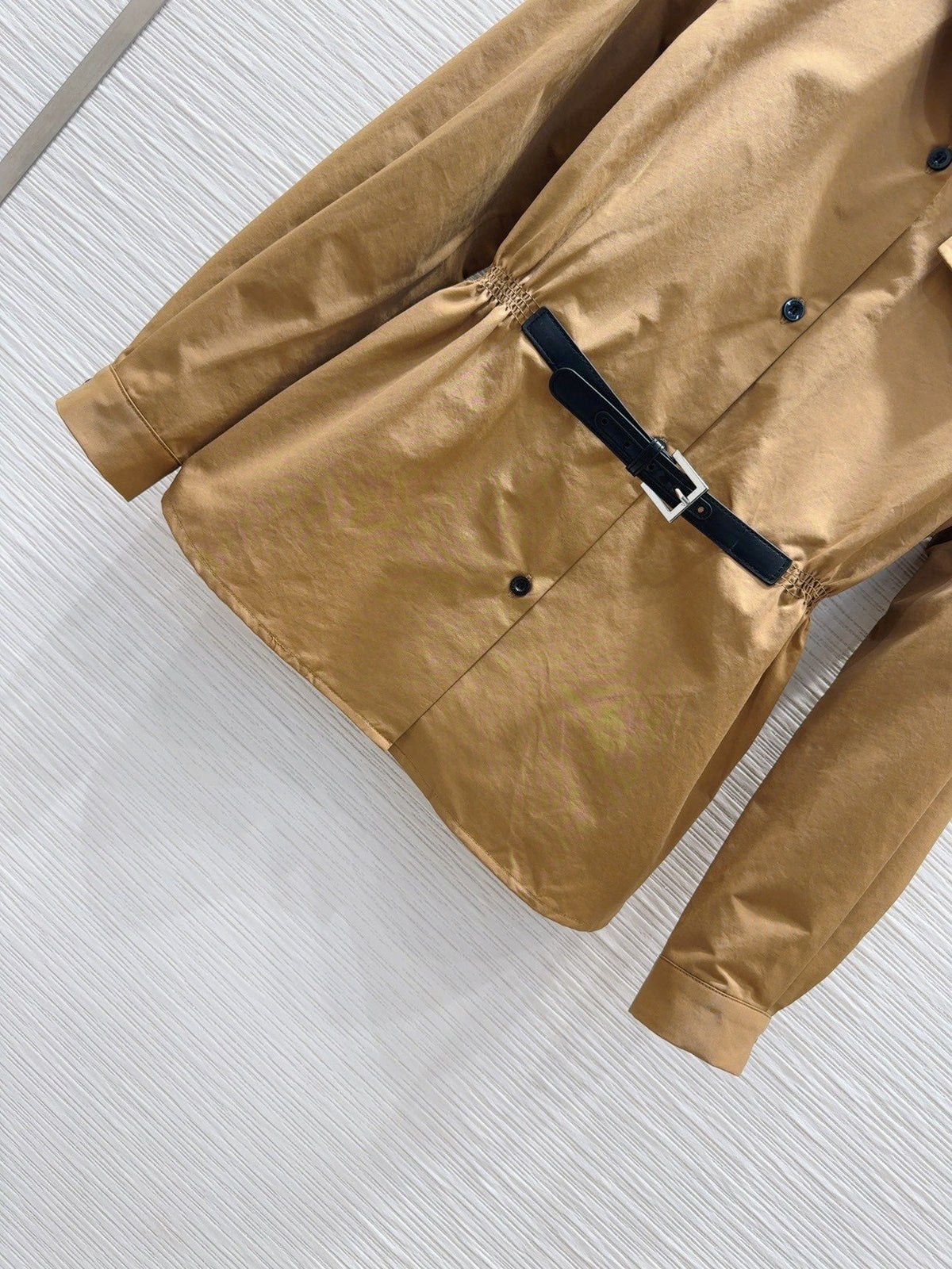 Camisa clásica estilo boyfriend con corbata
