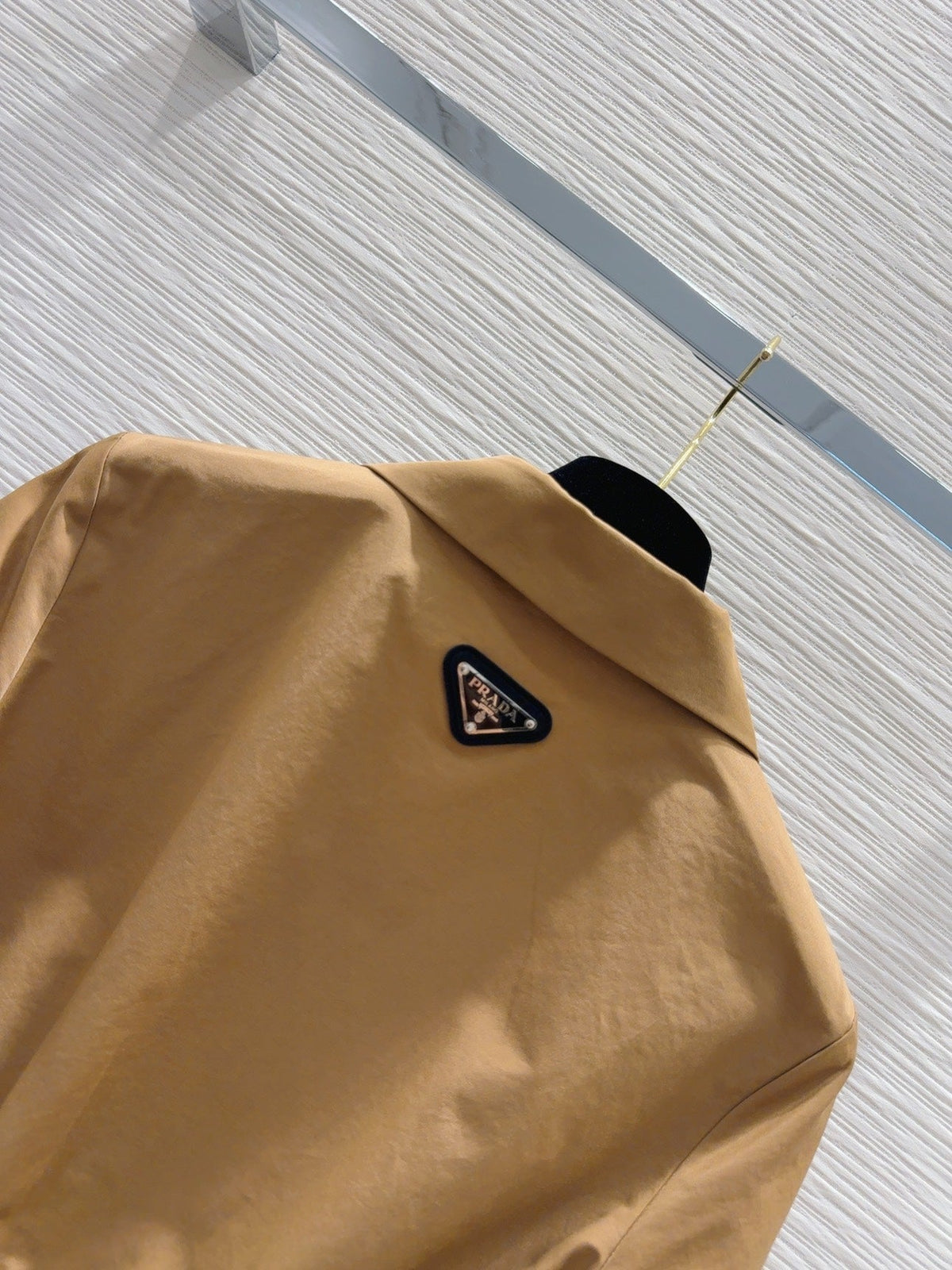 Camisa clásica estilo boyfriend con corbata