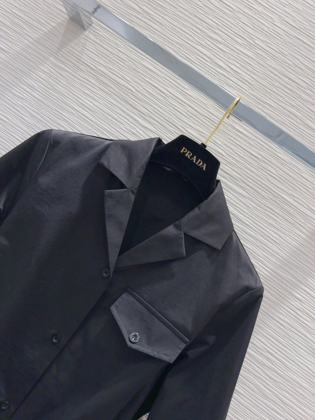 Camisa clásica estilo boyfriend con corbata