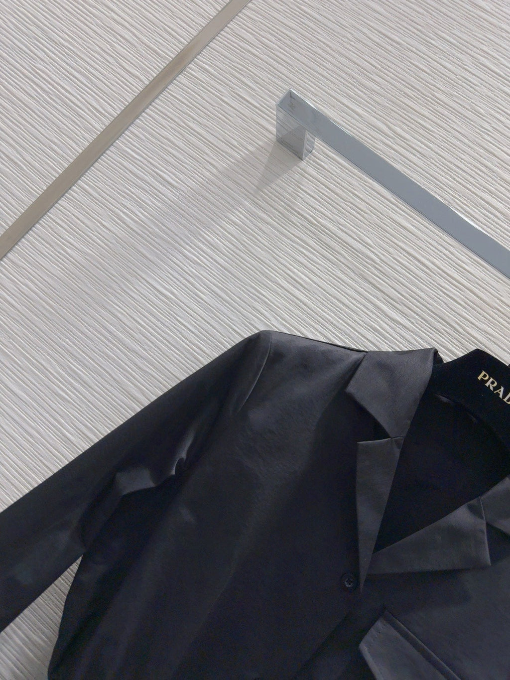 Camisa clásica estilo boyfriend con corbata