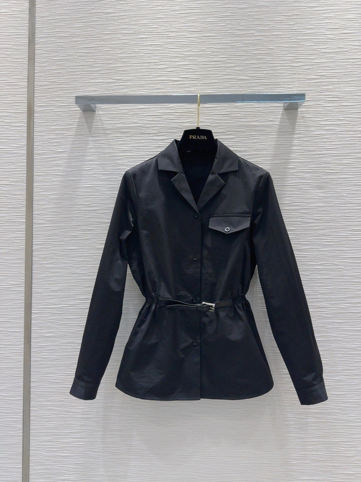 Camisa clásica estilo boyfriend con corbata