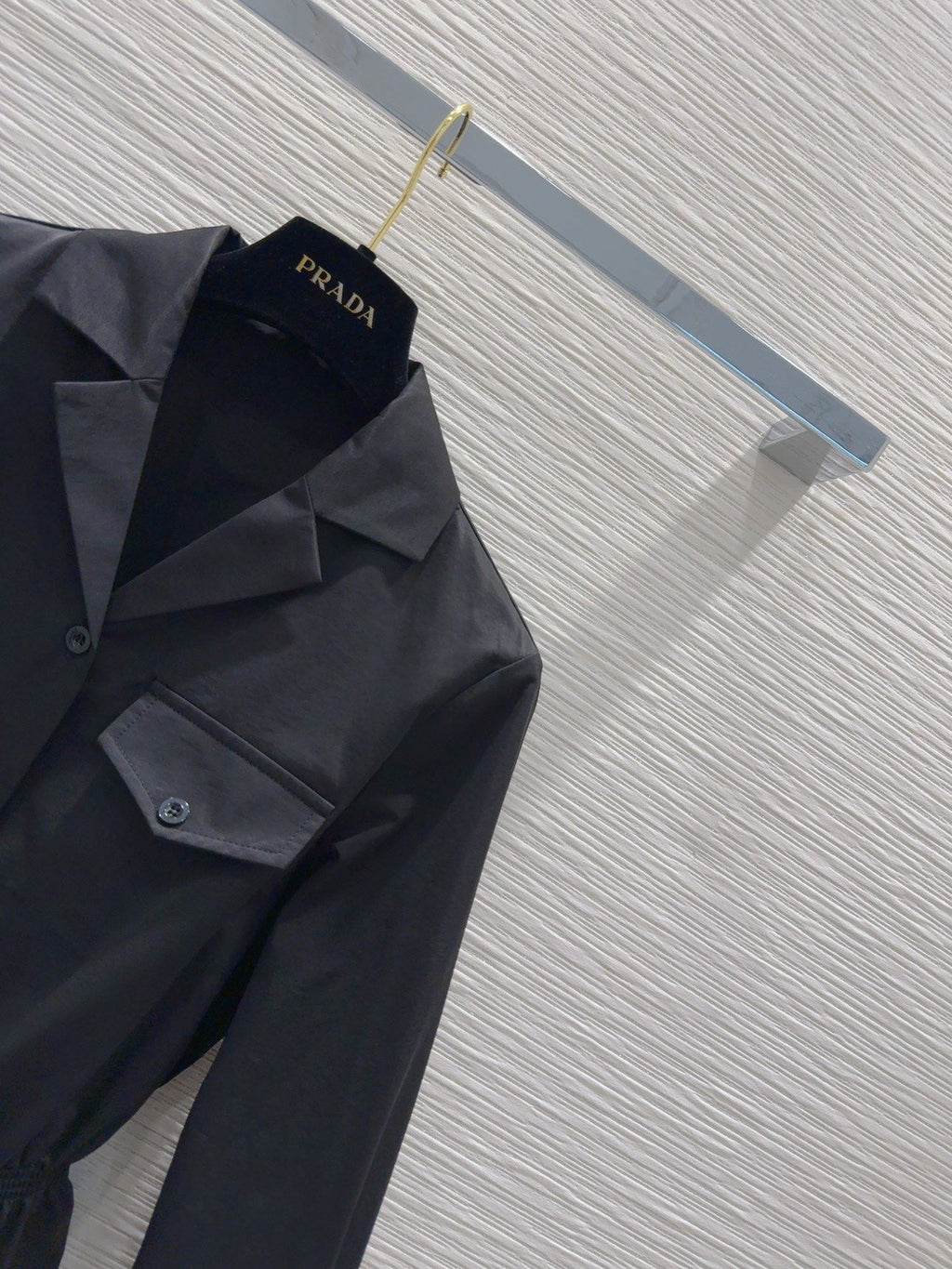 Camisa clásica estilo boyfriend con corbata