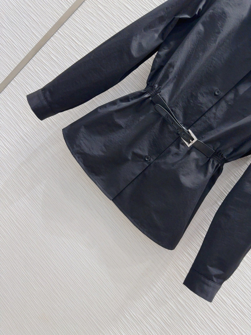 Camisa clásica estilo boyfriend con corbata