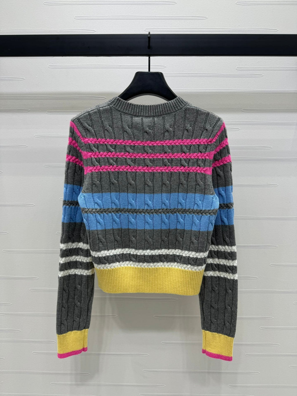 Suéter de punto trenzado a rayas de colores