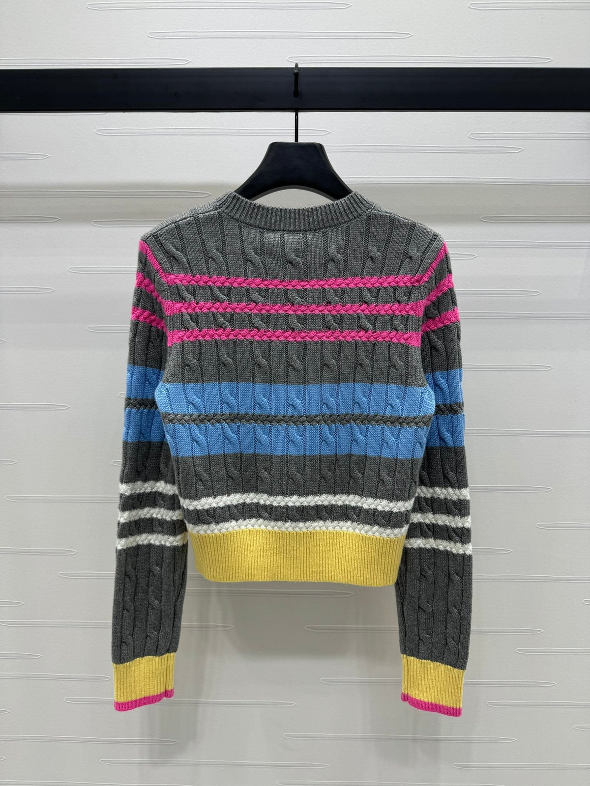 Suéter de punto trenzado a rayas de colores