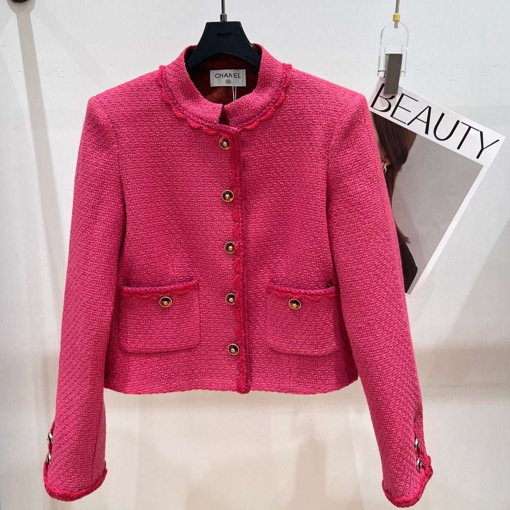 Chaqueta corta con detalle de rosa