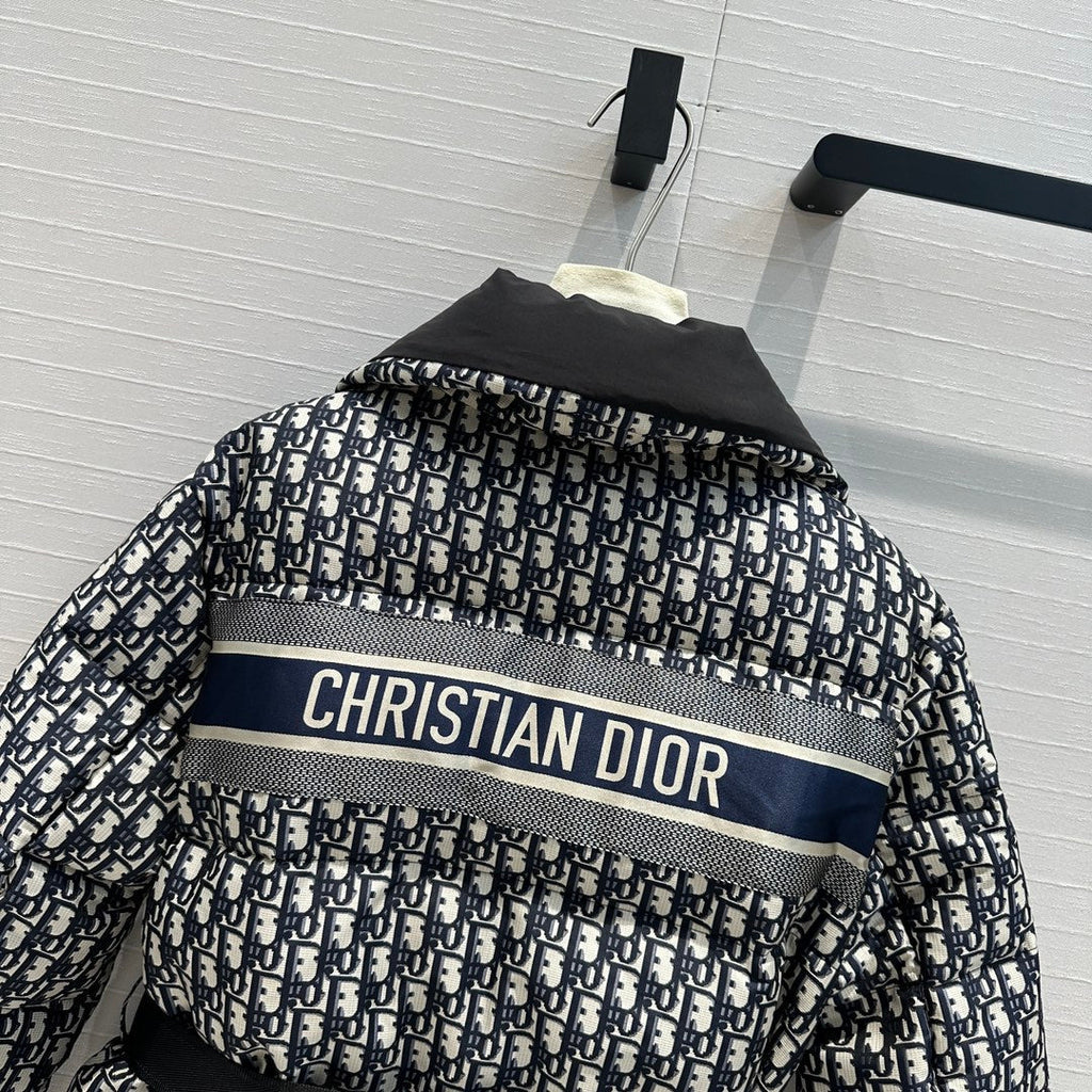 Chaqueta técnica de plumón de cuello alto