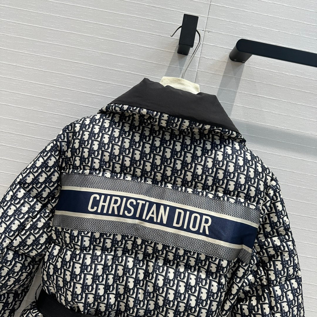 Chaqueta técnica de plumón de cuello alto