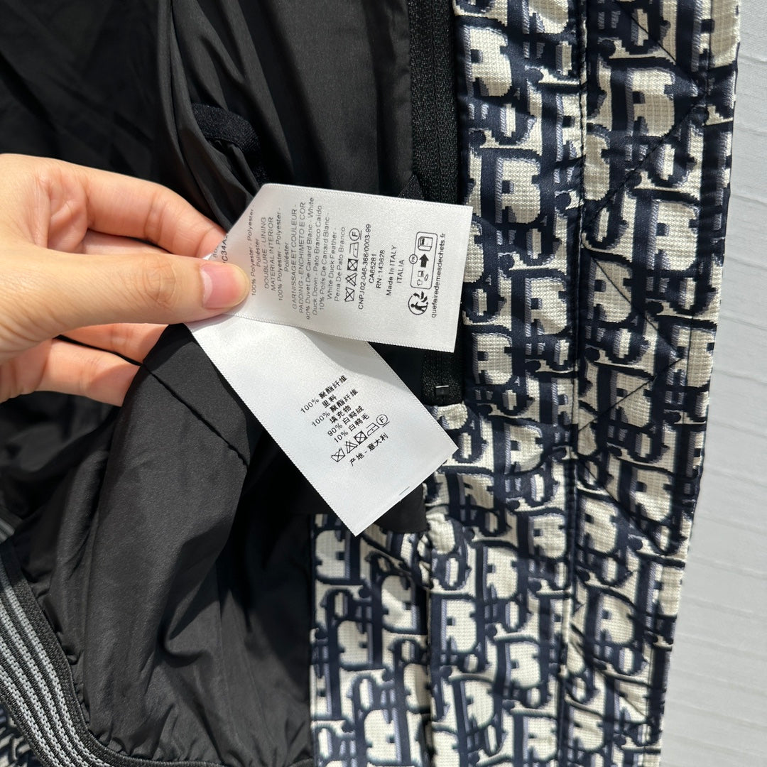 Chaqueta técnica de plumón de cuello alto