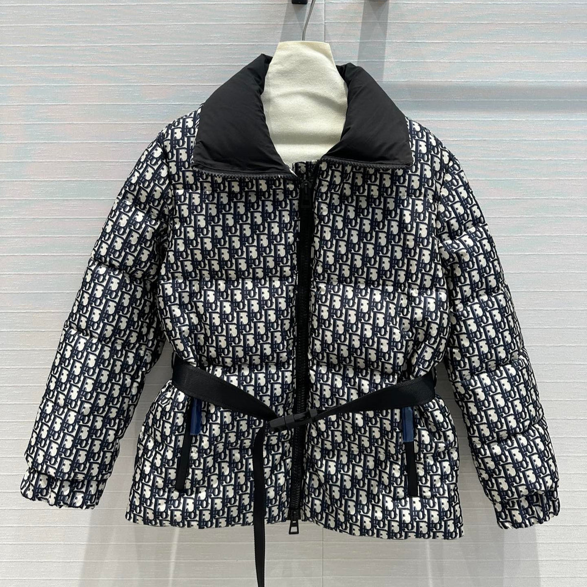 Chaqueta técnica de plumón de cuello alto