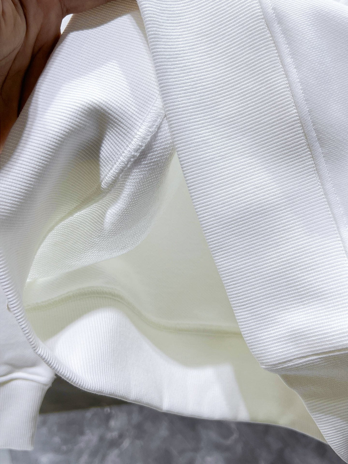 Sudadera premium de cuello redondo