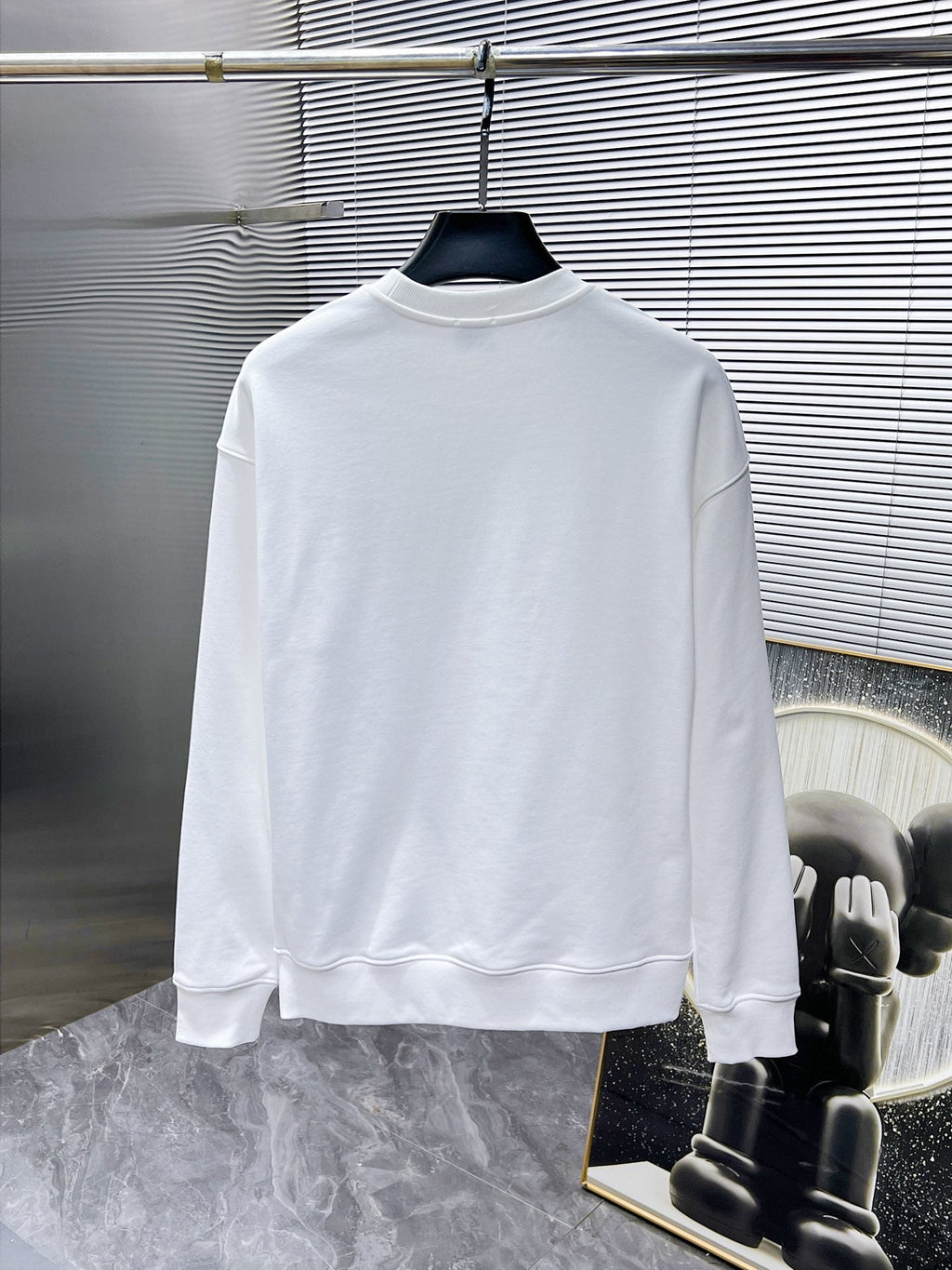 Sudadera premium de cuello redondo