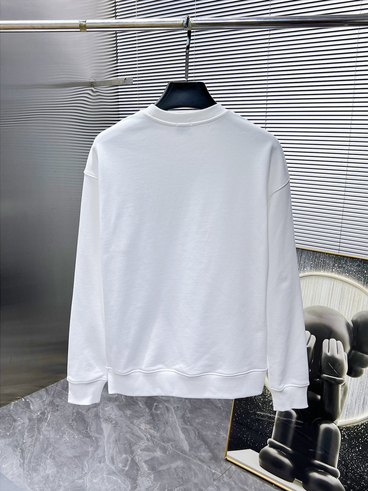 Sudadera premium de cuello redondo