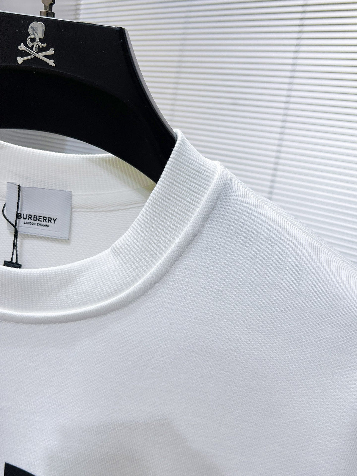 Sudadera premium de cuello redondo