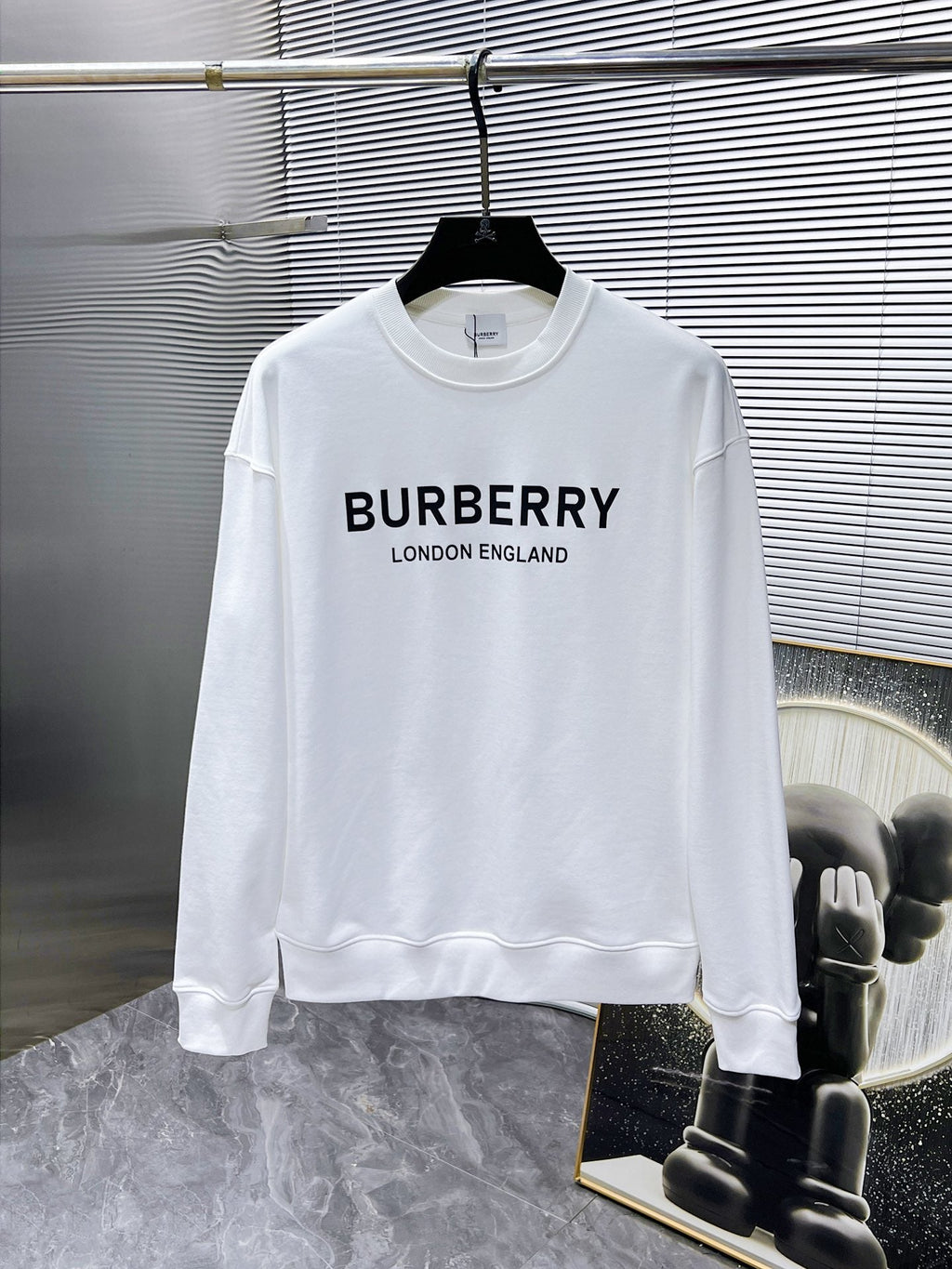 Sudadera premium de cuello redondo
