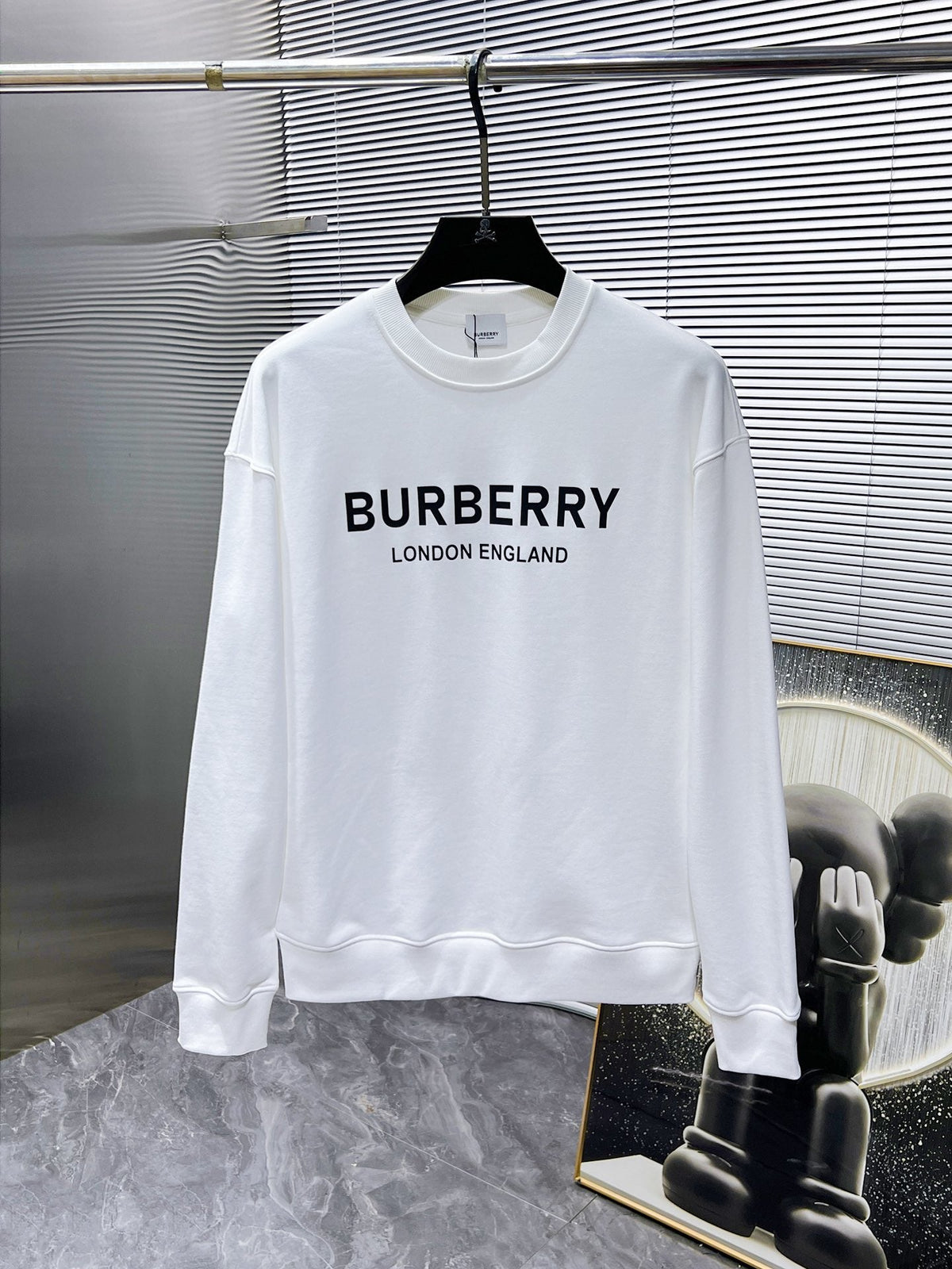 Sudadera premium de cuello redondo