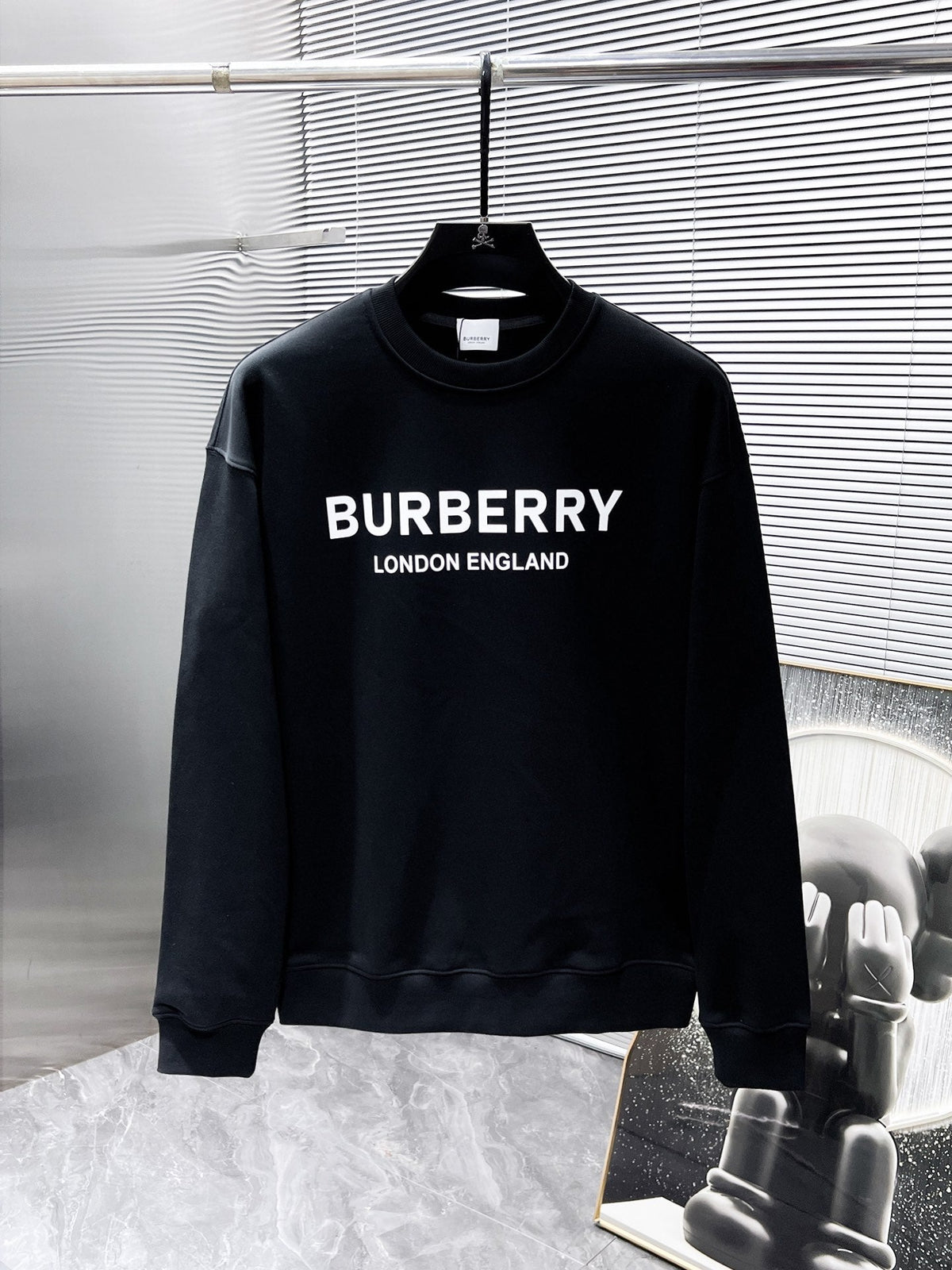 Sudadera premium de cuello redondo