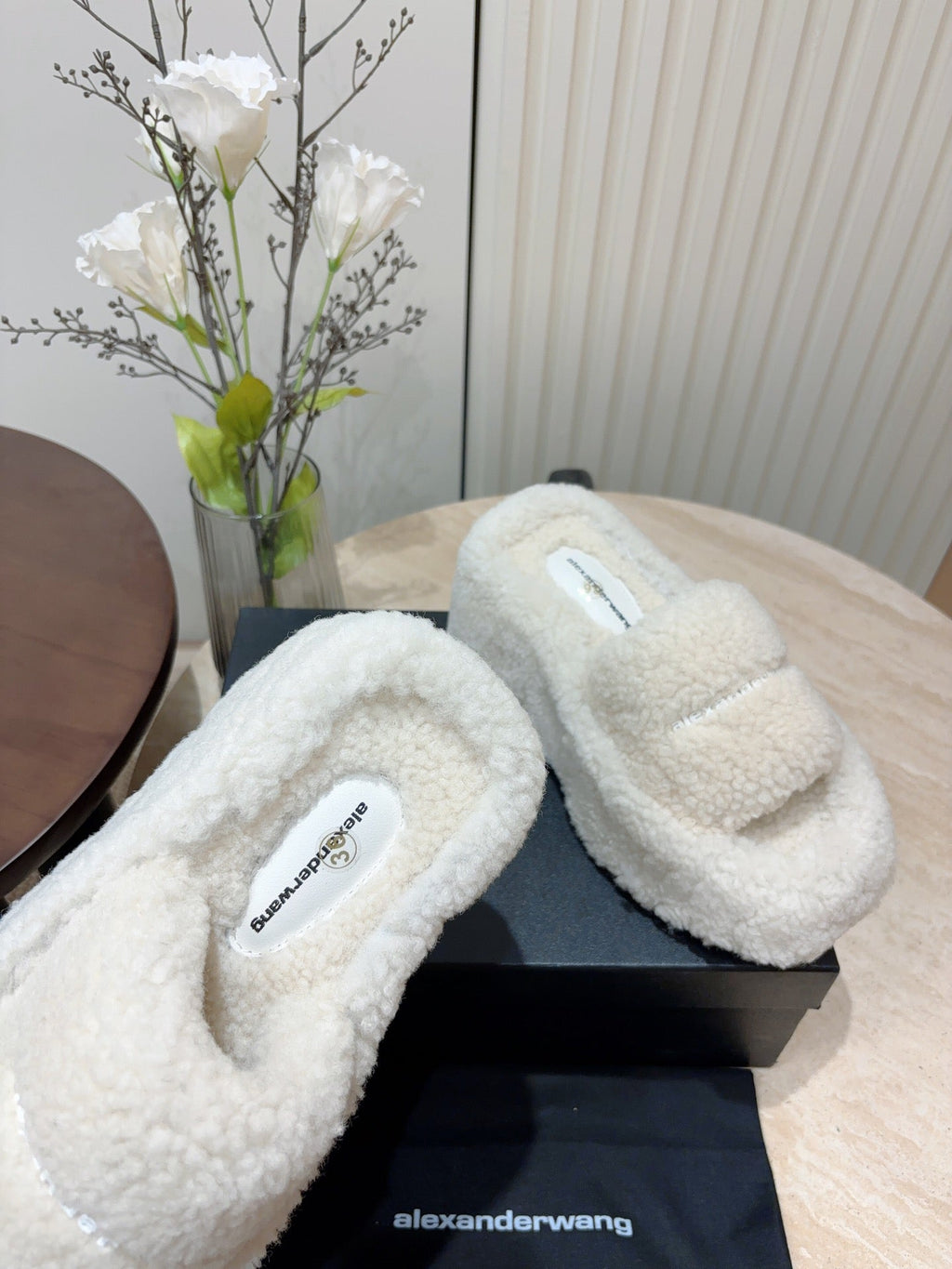 Pantuflas de plataforma de piel de oveja para mujer