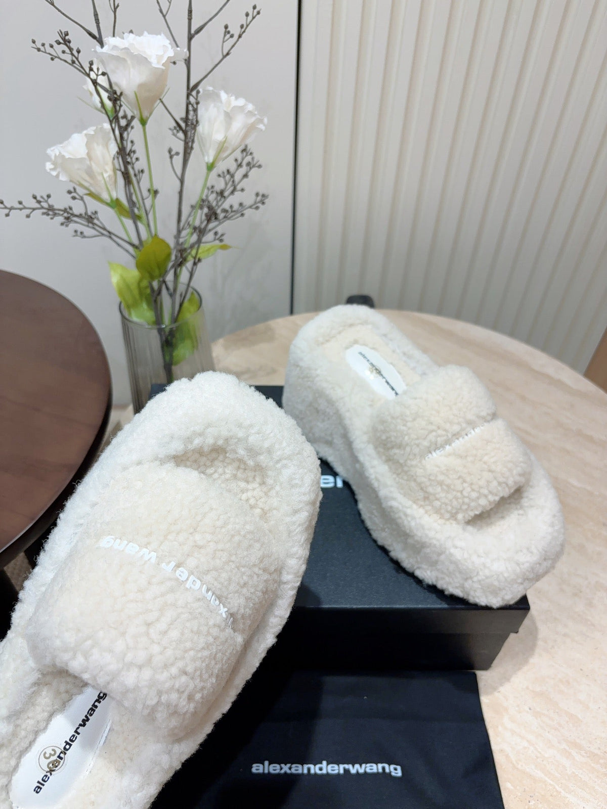 Pantuflas de plataforma de piel de oveja para mujer
