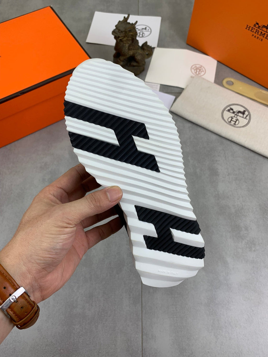 Zapatillas de cuero a rayas H