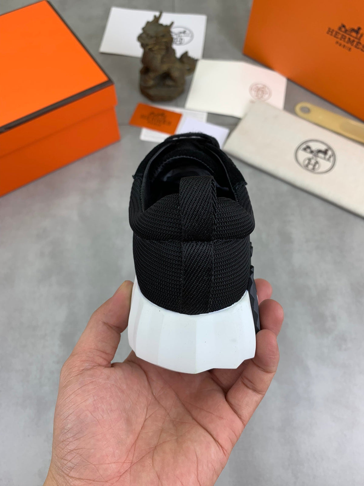 Zapatillas de cuero a rayas H