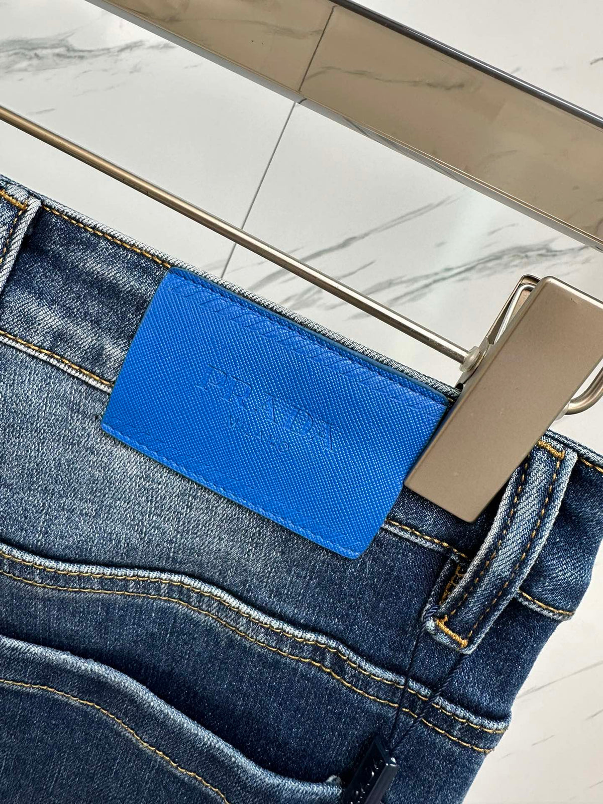 Pantalones vaqueros de mezclilla lavada premium para hombre