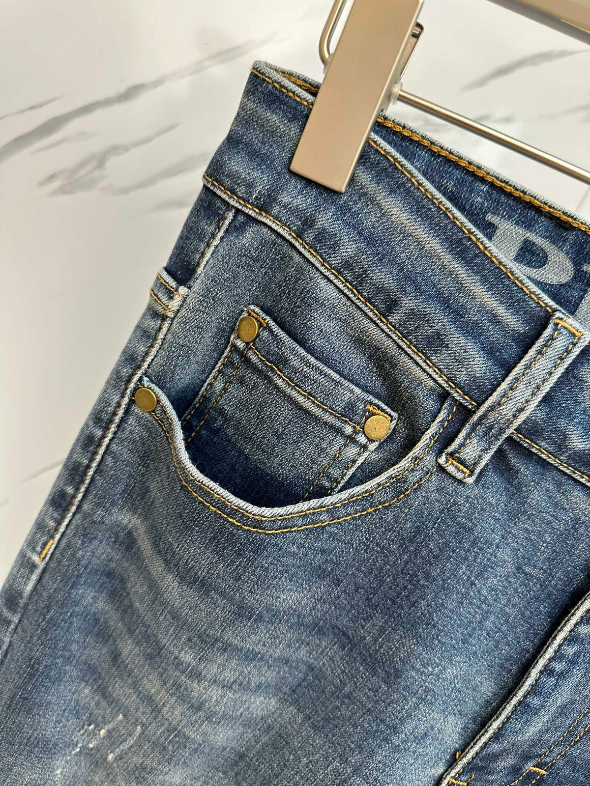 Pantalones vaqueros de mezclilla lavada premium para hombre
